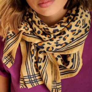Foulard-grand-format-Leopard-camel-1