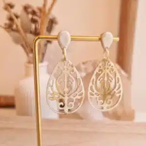 Boucles d’oreilles ajourées en corne – motif sculpté SOYANG Paris 2