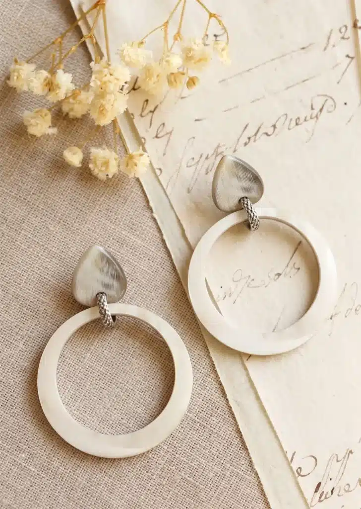 Boucles d’oreilles cercle en corne – ivoire naturel SOYANG Paris 2