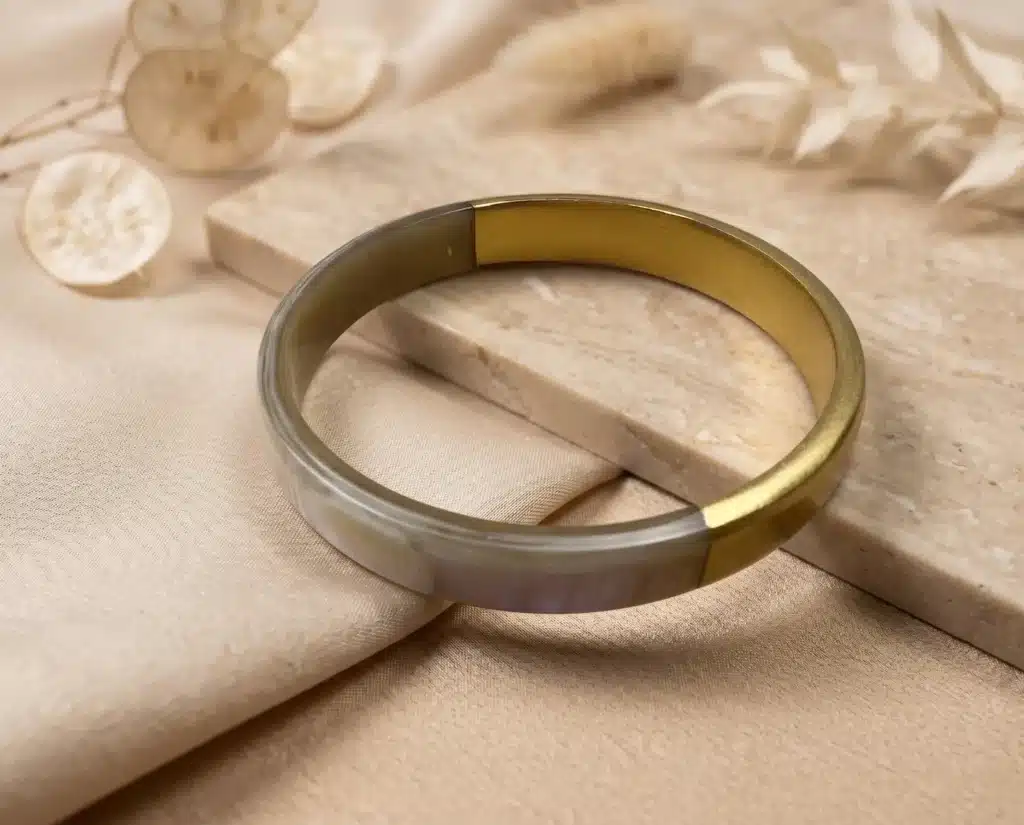 Bracelet en corne de buffle blond marbré et doré – SOYANG Paris 1
