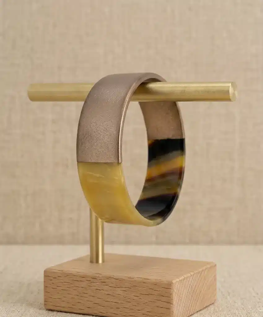 Bracelet en corne marron marbré et cuivre – SOYANG Paris 1