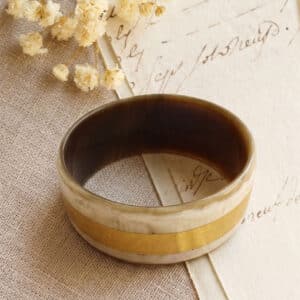 Bracelet large en corne de buffle finition dorée et corne claire – SOYANG Paris 1