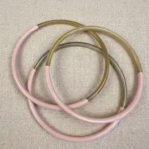 Jonc en corne de buffle bicolore rose poudré – SOYANG Paris 1