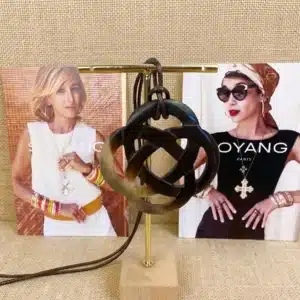 Pendentif en corne marron sur lacet réglable – SOYANG Paris 1