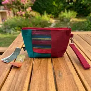 Trousse Clemira en lurik tissé – rouge / verte